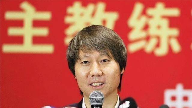李铁就这么贪？国足厨师自曝：想进去做饭得先交10万，球员要300万