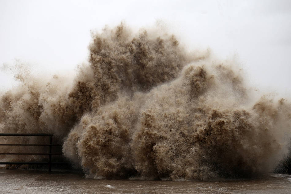直击｜受台风“卡努”影响，浙江多地拉响风暴潮红色预警